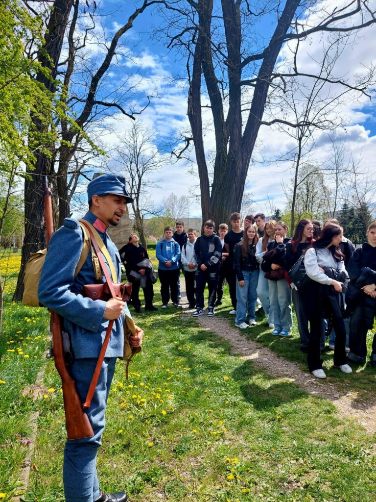 Mężczyzna w stroju żołnierza I wojny światowej