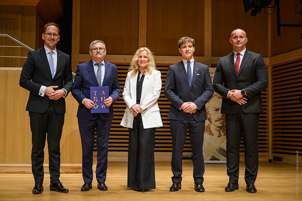 Pan Wicedyrktor w towarzystwie m.in. Prezydenta Tarnowa